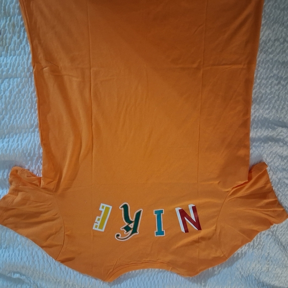 Nike T shirt - Picture 3 of 4